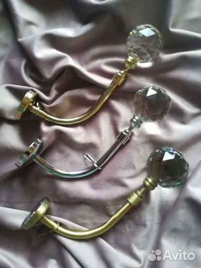 Декоративный крючок со стеклярусом для подхвата