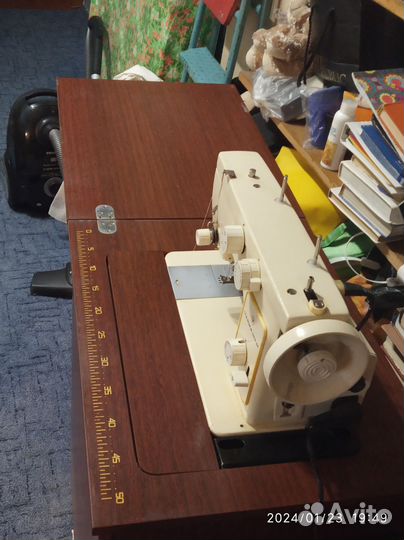 Швейная машина Чайка 142м бу