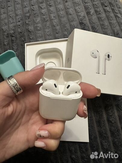 Беспроводные наушники apple airpods