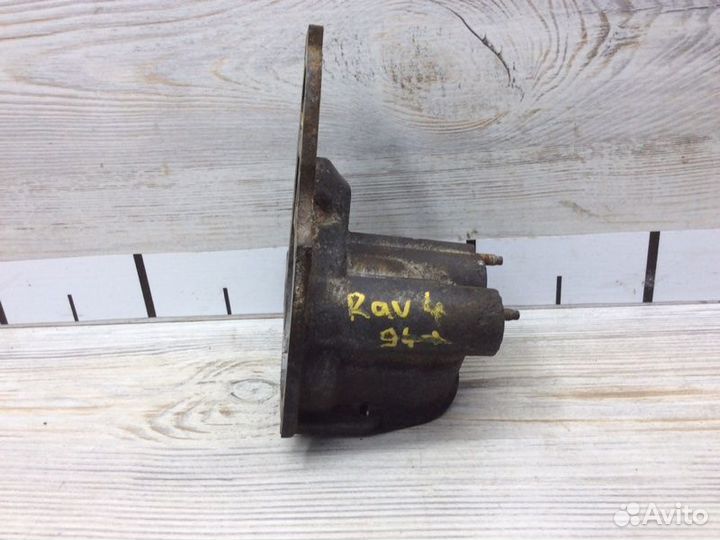 Корпус помпы Toyota Rav 4 1994-2000