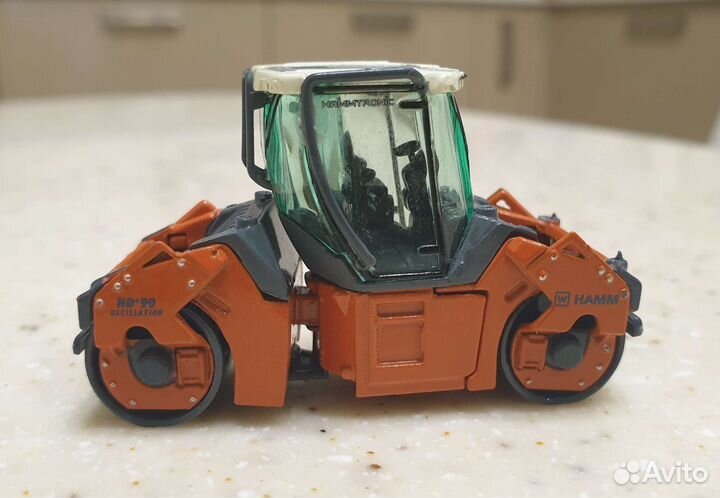 Масштабная модель дорожный каток hamm HD 90 1:78