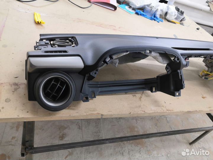 Ремонт торпедо Toyota Rav 4 2017г