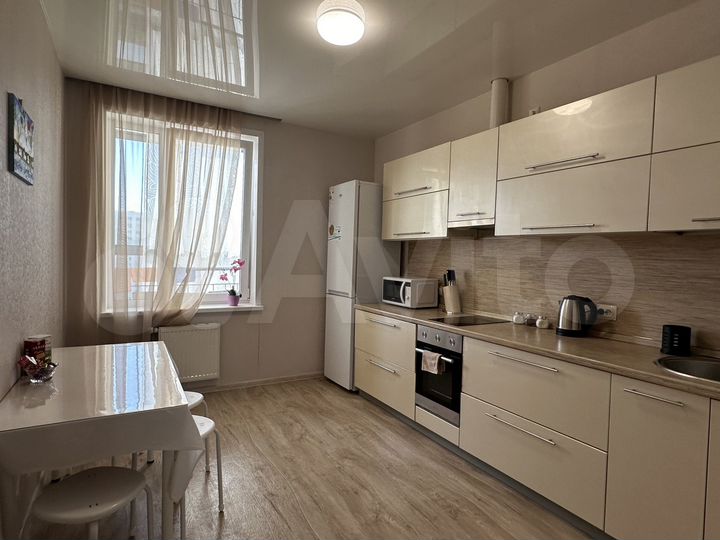 2-к. квартира, 58 м², 10/17 эт.