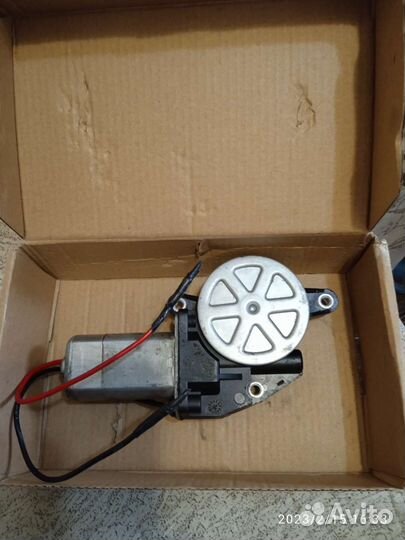 Электродвигатель стеклоподъемника