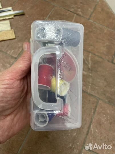 Иглы, ножницы, нитки, шкатулка рукоделие