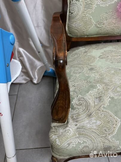 Старинный диван