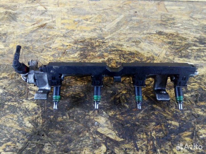 Рампа топлевная Ford Focus 2