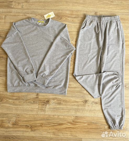 Костюм спортивный женский новый