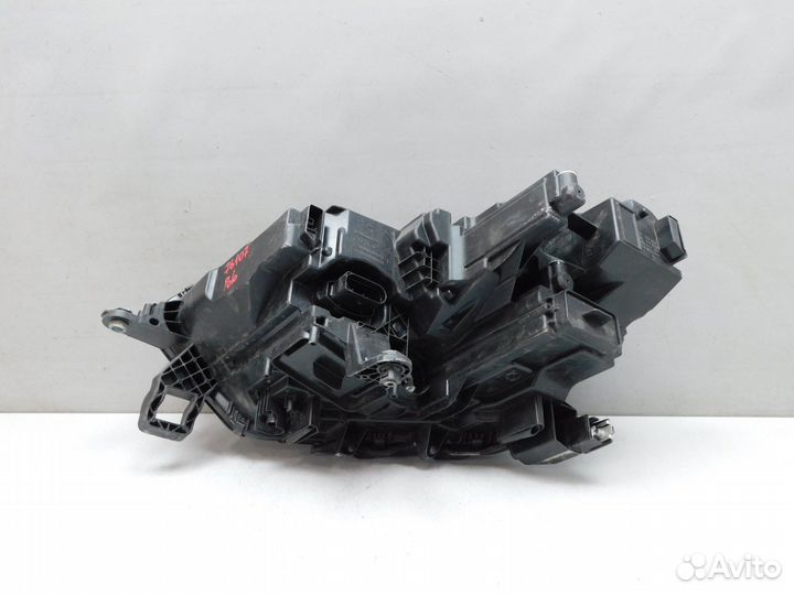 Фара правая Volkswagen Polo