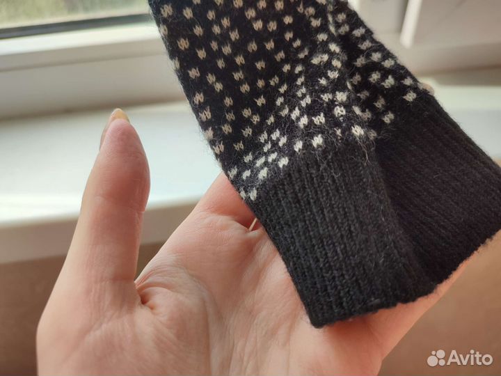 Свитер Zara с бархатным воротом и льняным кружевом