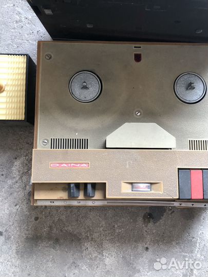 Катушечный магнитофон daina