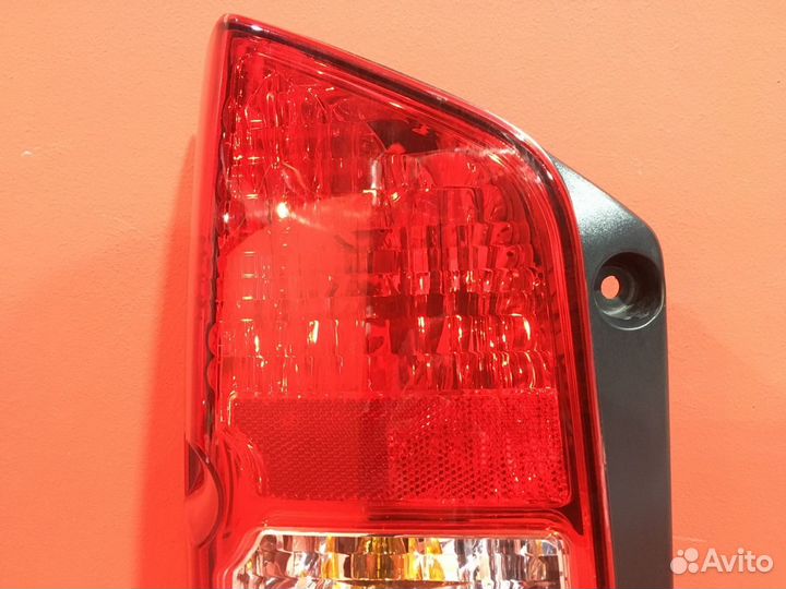 Фонарь задний левый Nissan Pathfinder R51 SUV