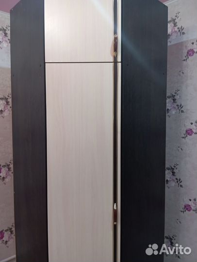 Угловой шкаф