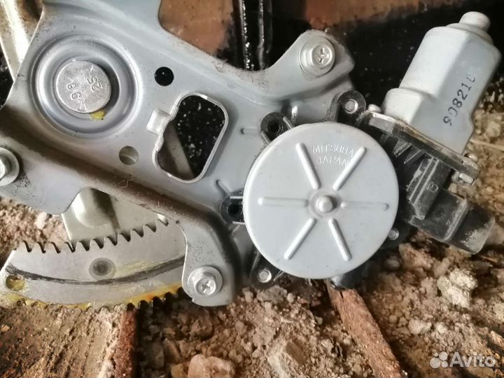 Стекло подъёмный механизм передний левый