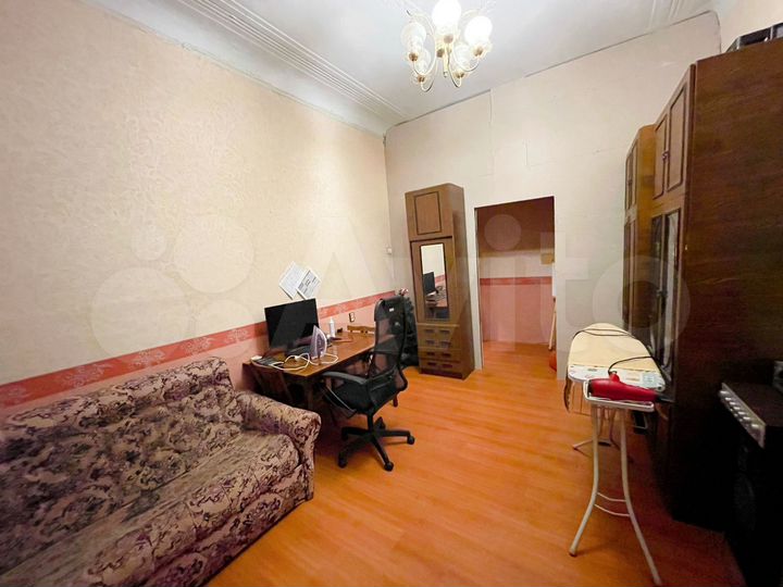 5-к. квартира, 90 м², 1/6 эт.