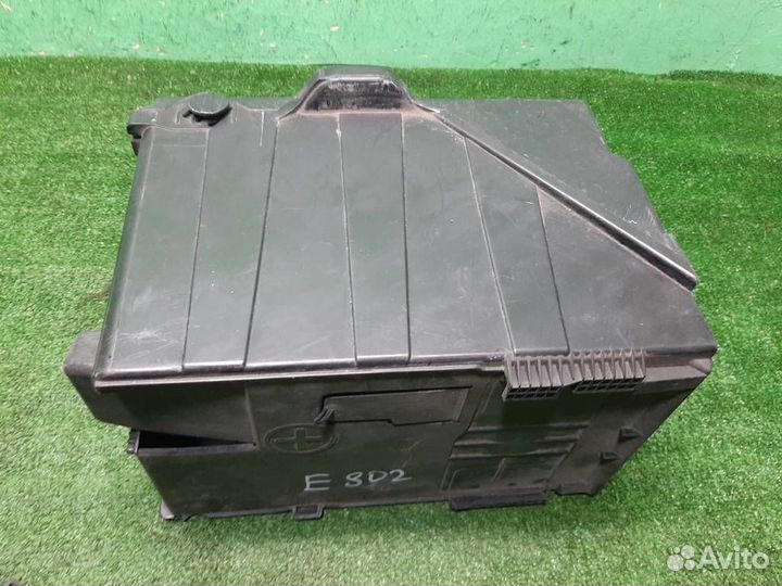 Защитный кожух акб Peugeot 3008 2010