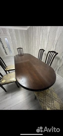 Стол и стулья