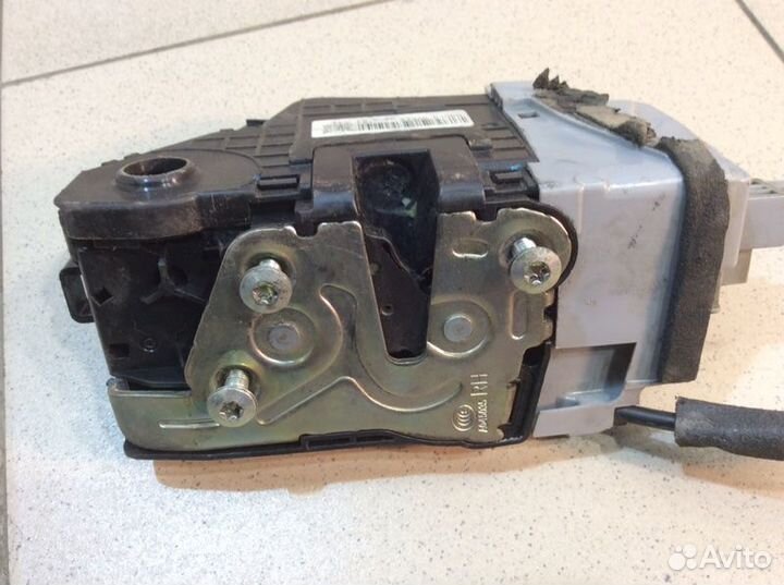 Замок двери передний правый Hyundai Tucson