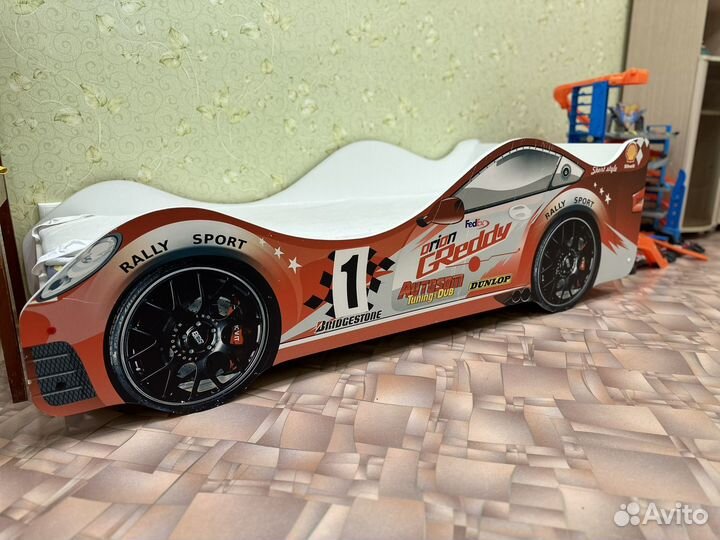 Детская кровать машинка с матрасом