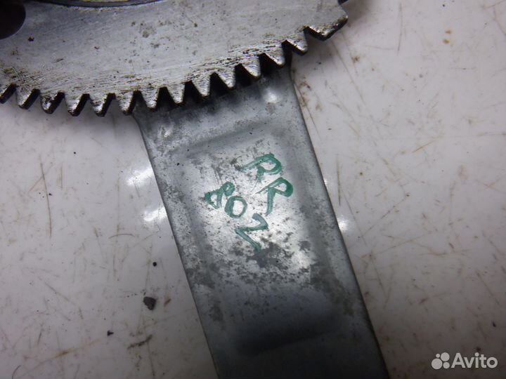 Стеклоподъемник задний правый Mazda 323 BJ