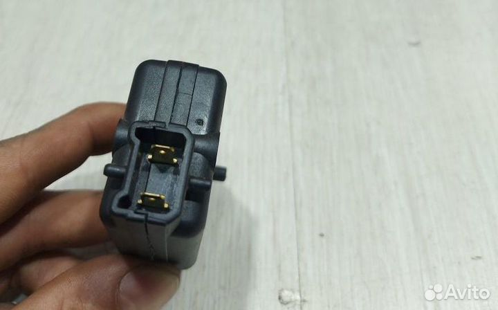 Активатор доводчик замка Renault sandero stepway 2