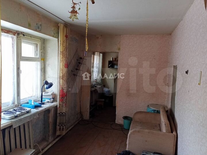 Комната 33 м² в 3-к., 1/2 эт.