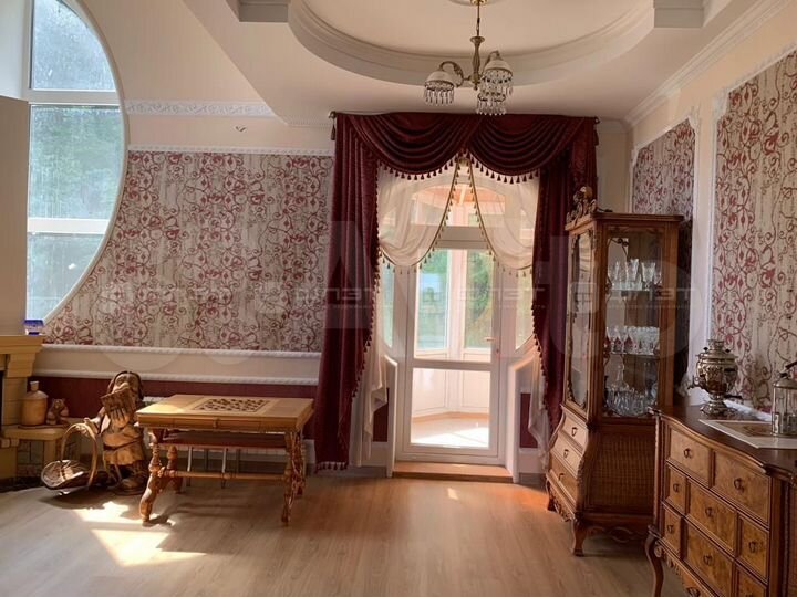 Дом 246 м² на участке 18 сот.