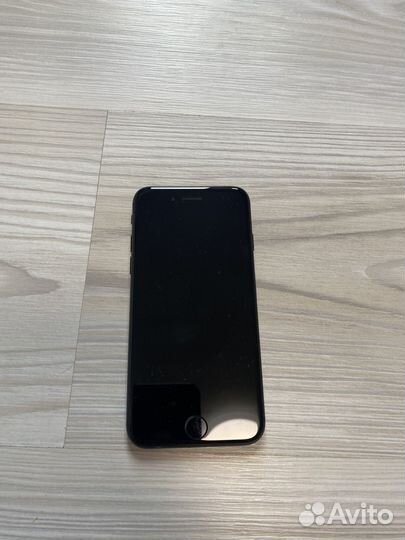 Apple iPhone 7, 32gb, черный матовый