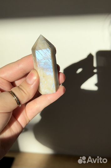 Лунный камень кристалл-генератор