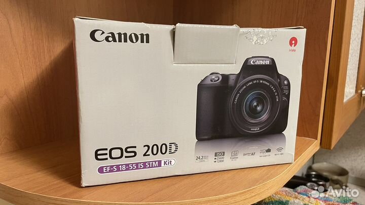 Зеркальная камера Canon EOS 200D Kit