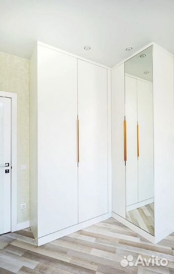 Угловой шкаф