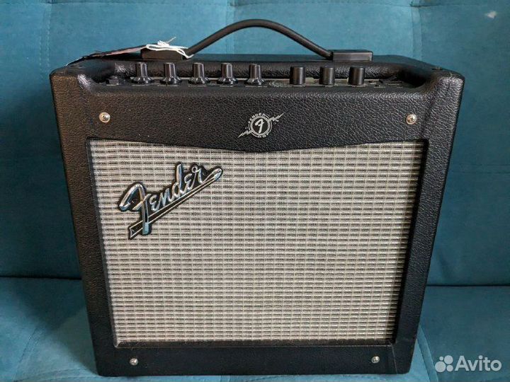 Комбоуселитель fender mustang 1 (v2) 230V