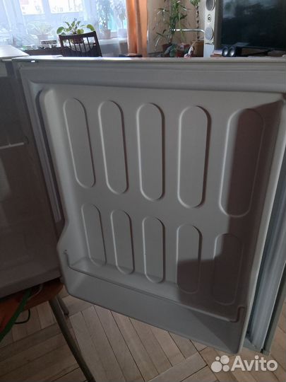 Маленький термоэлектрический холодильник supra