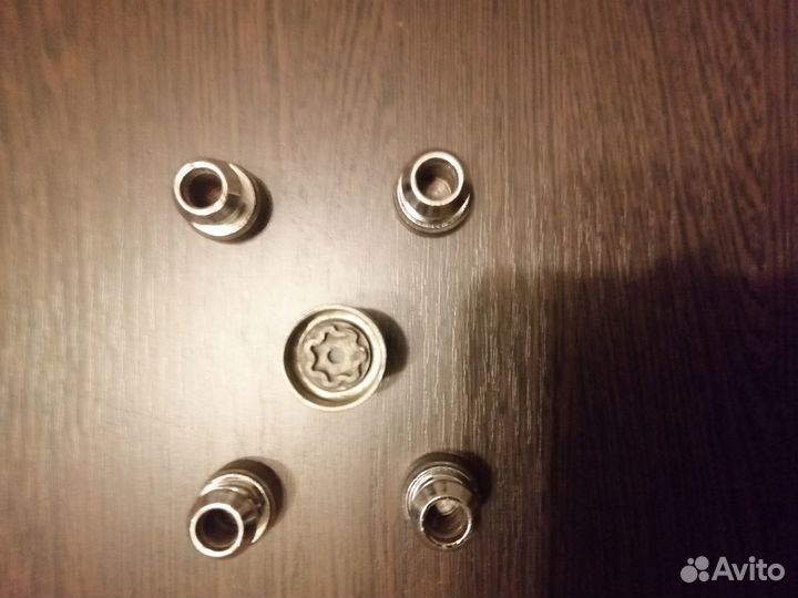 Секретки на колёса для Nissan Pathfinder