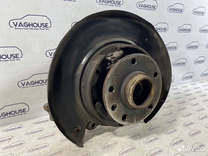 Кулак поворотный задний левый Volkswagen Touareg