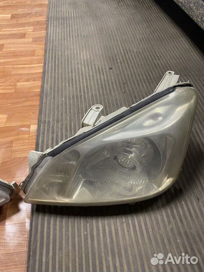 Передняя оптика на Toyota Premio