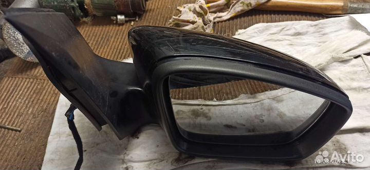 Зеркало заднего вида правое на volkswagen polo v