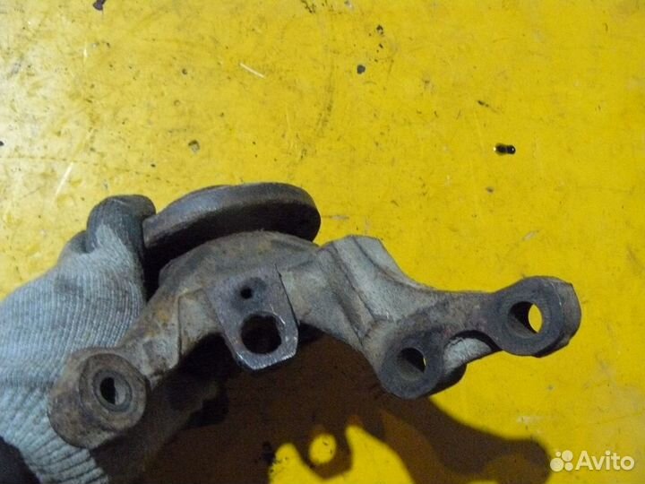 Кулак передний левый для Renault Scenic Megane 1