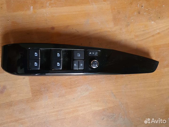 Блок управления стеклоподъемниками Toyota Camry 70