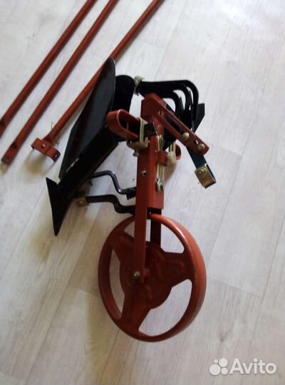 Ручной культиватор, окучник