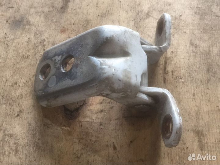 Петля двери передней правой nissan almera g15