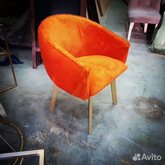 Стул кресло с золотыми ножками