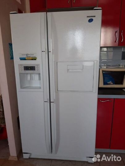 Холодильник Samsung