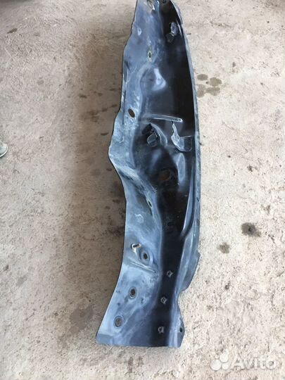 Ниша под жабо митсубиси Лансер 10