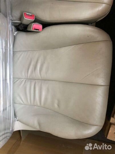 Кожаные передние сиденья бу