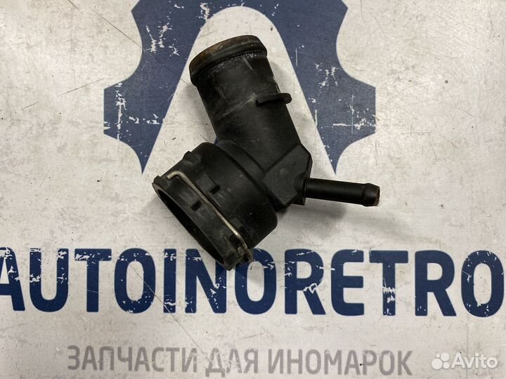 Фланец охлаждения Volkswagen Golf 5 1K0122291BE