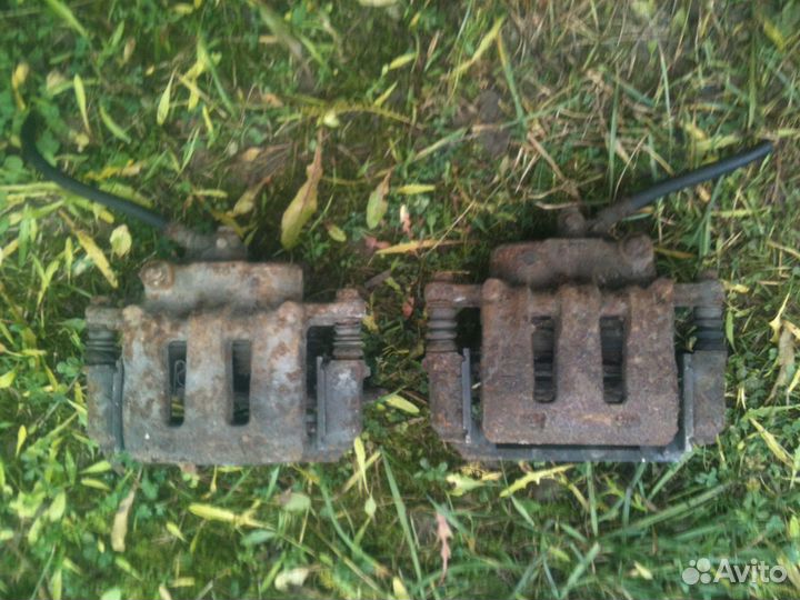 Суппорта передние Ниссан Максима J30 1993г