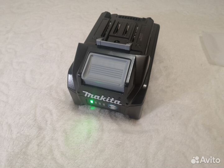 Makita XGT аккум. BL4040 + зарядное dc40ra