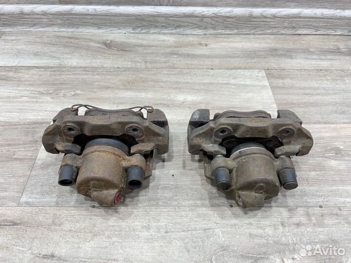 Суппорт передний левый правый Fusion / Fiesta 5