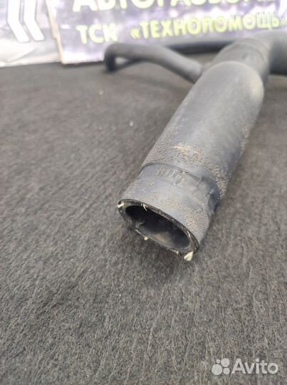 Верхний патрубок охлаждения Audi 100 C4